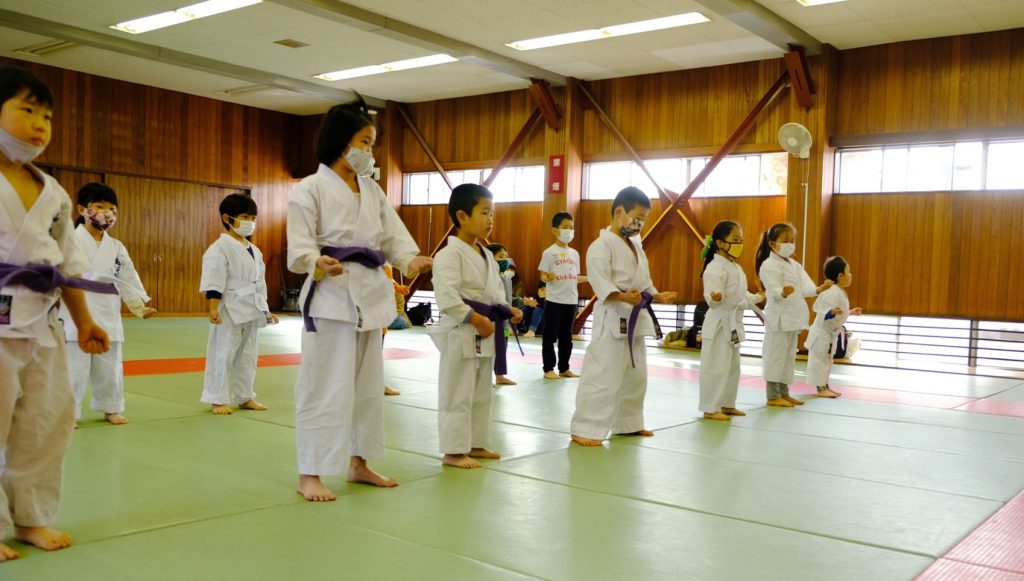 不動立ち-武道空手少年クラブ花小金井教室(禅道会東京)